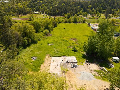 351 Pickett Ln, Canyonville, OR, 97417-9675 | Card Image