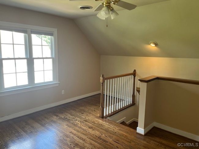 Upstairs bedroom with full bath | Image 8