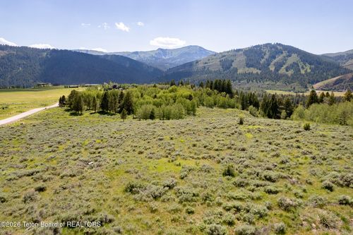 800 W Elk Ridge Road, Jackson, WY, 83001 | Card Image