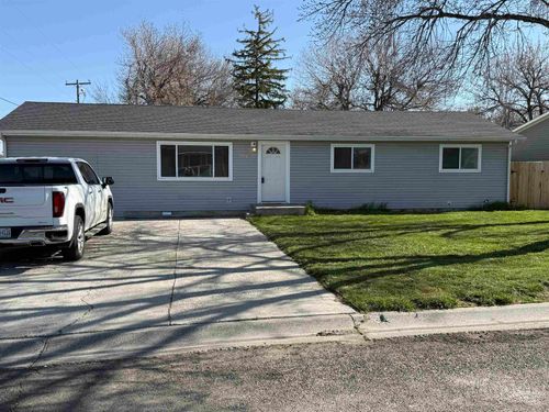 100 Sunset Cir, Buhl, ID, 83316-1741 | Card Image