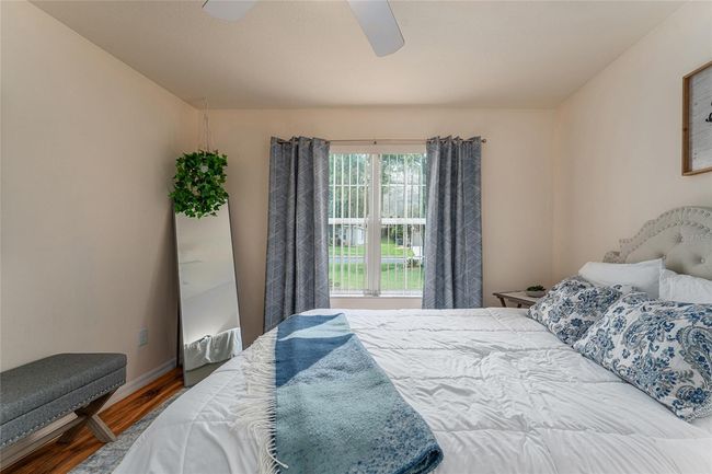 Front guest room with view to front yard | Image 20