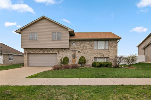 833 Poe St, Manteno, IL, 60950-8433 | Card Image