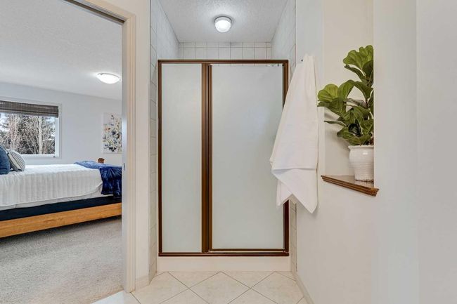 686 Chaparral Dr Se, House other with 5 bedrooms, 4 bathrooms and 4 parking in Calgary AB | Image 35