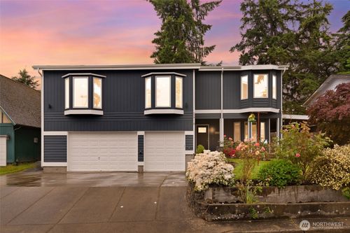 22718 1st Pl W, Bothell, WA, 98021-8323 | Card Image