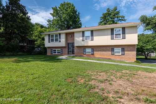 2423 Southview Dr, Maryville, TN, 37803-6600 | Card Image