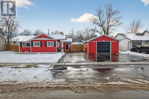 423 Ferndale Ave, Fort Erie, ON, L2A5C3 | Card Image