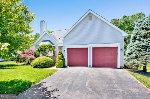 52 Skyline Dr, Lakewood, NJ, 08701-5748 | Card Image