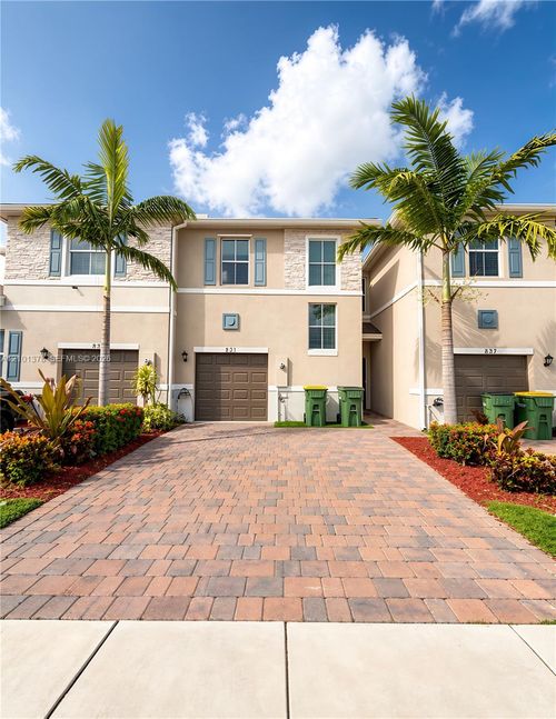 831 Se 16th Ct, Homestead, FL, 33034-5682 | Card Image