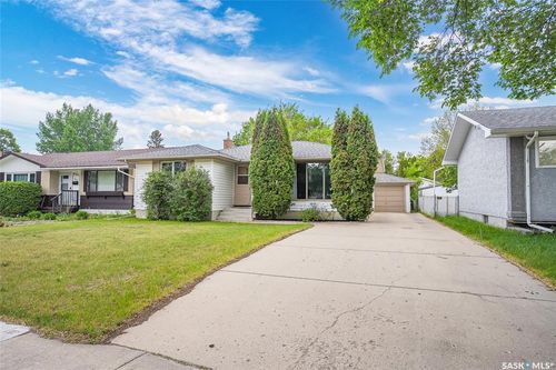 2605 37th Street W, Saskatoon, SK, S7L4E9 | Card Image