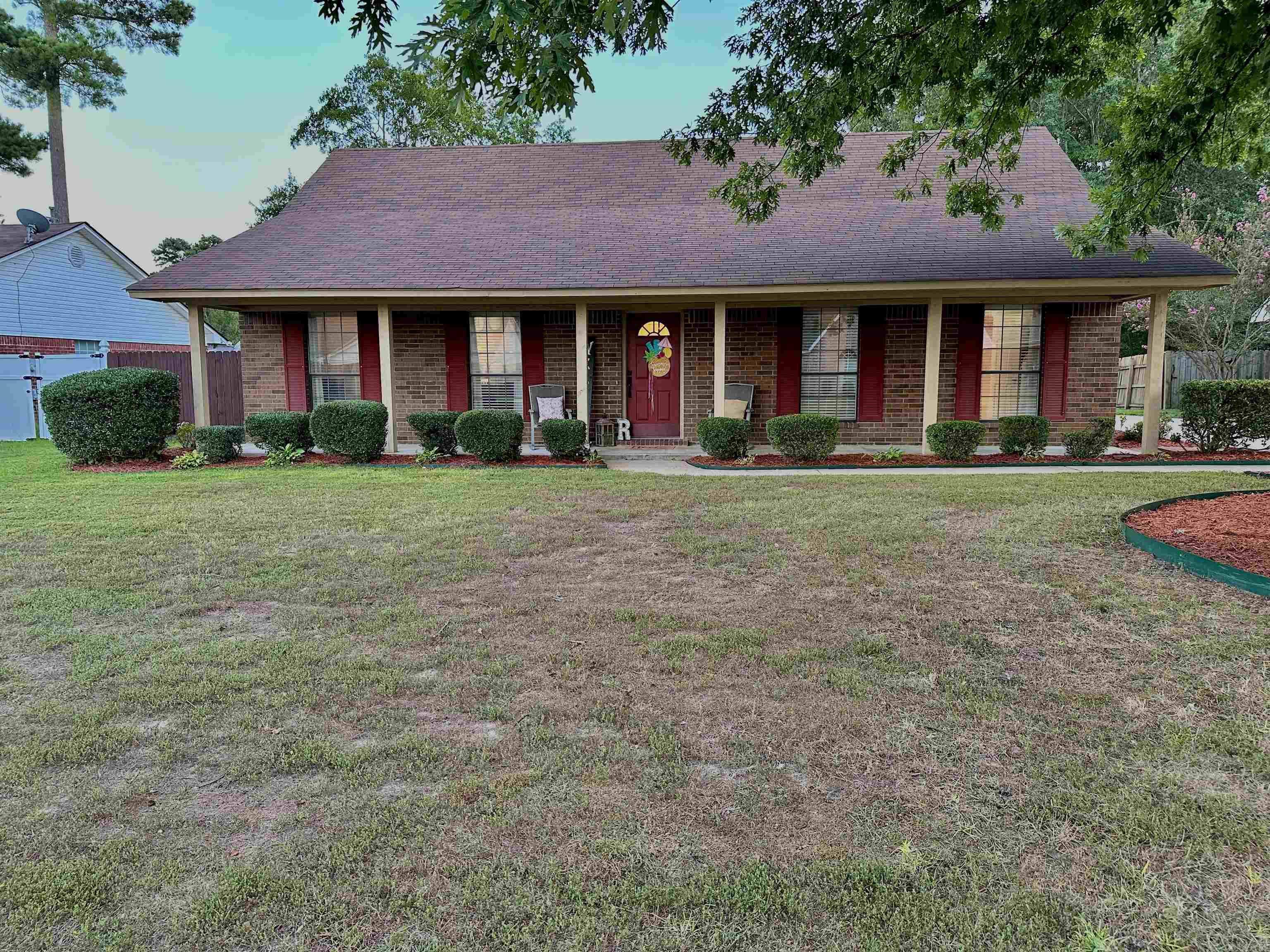 Regal Oaks Cir, White Hall, AR 71602
