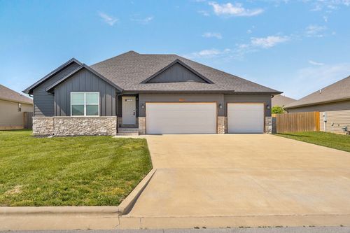 5607 W Pine St, Springfield, MO, 65802-7852 | Card Image