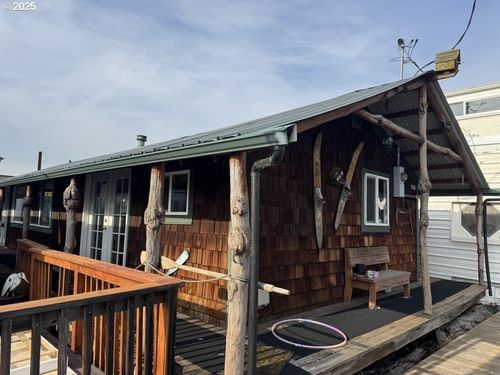 a19-2901 Ne Marine Dr, Portland, OR, 97211-1742 | Card Image