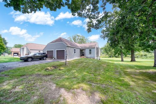 2017 Augusta Dr, Jackson, MI, 49201-8949 | Card Image