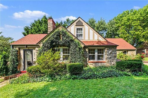 1902 S Lake Dr, Independence, MO, 64055-1846 | Card Image