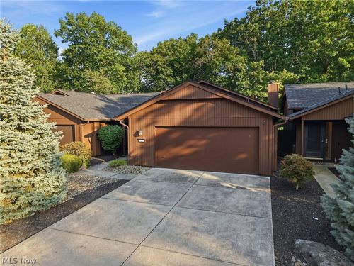 18259 Glencreek Ln, Strongsville, OH, 44136-3541 | Card Image