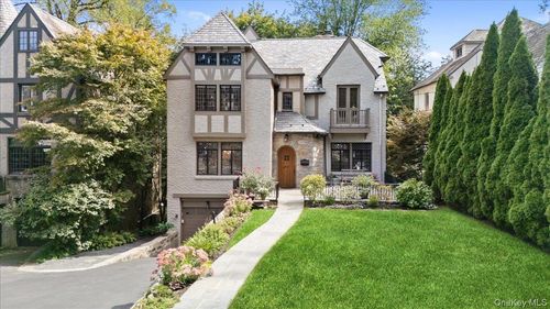 27 Villa Rd, Larchmont, NY, 10538-1228 | Card Image