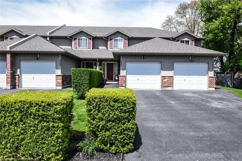 525 Queen St, Dunnville, ON, N1A1J5 | Card Image