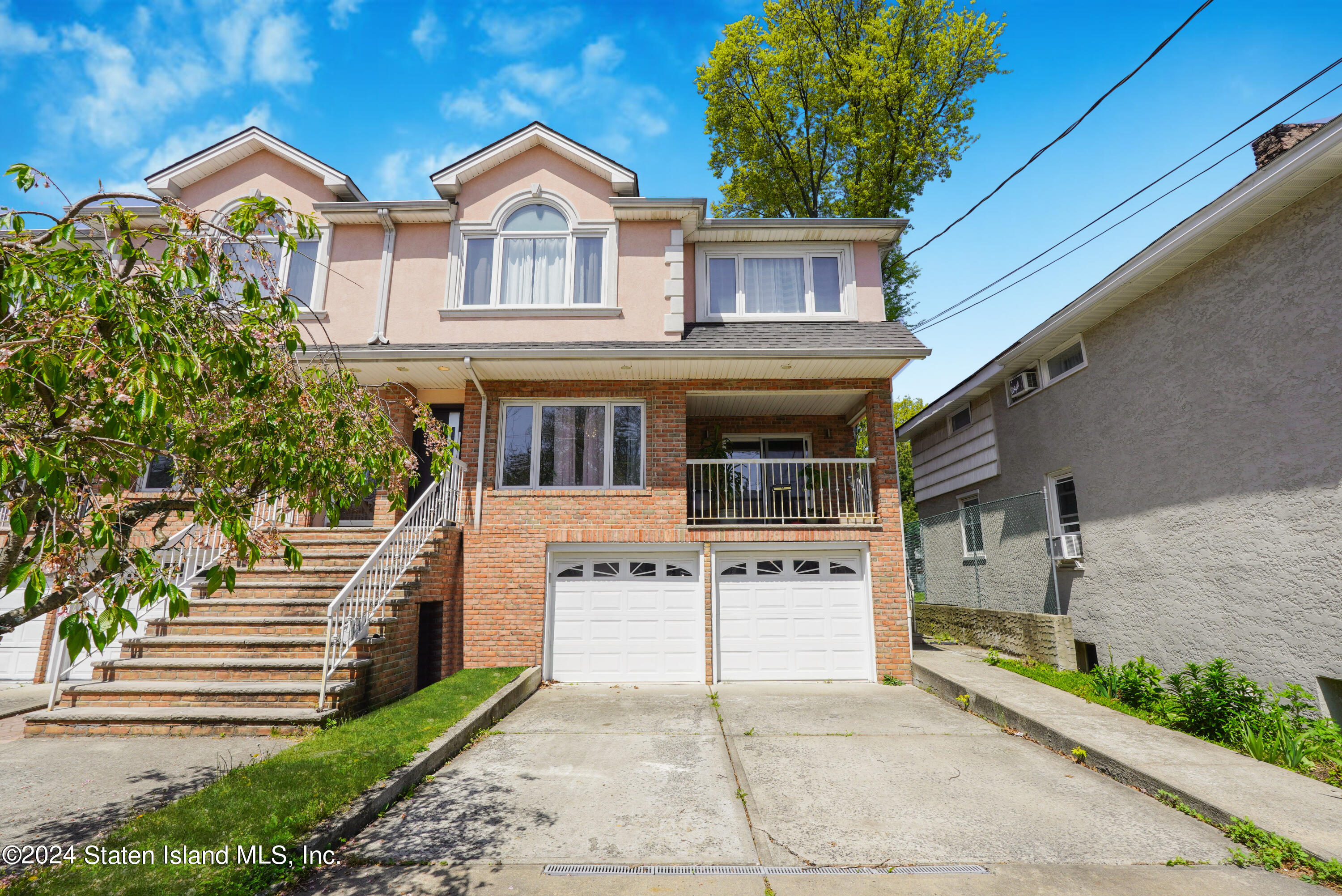 Freeborn St, Staten Island, NY 10306