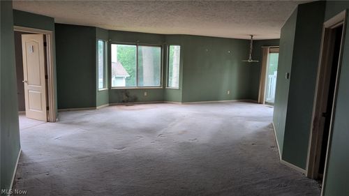 350-1 Village Pointe Drive, Akron, OH, 44313 | Card Image