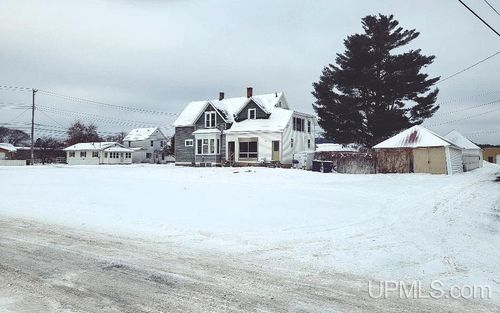 817 River Avenue, Iron Mountain, MI, 49801 | Card Image