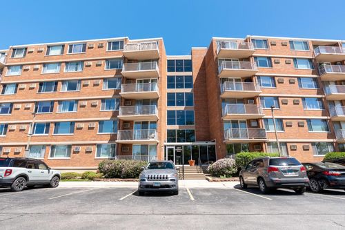4b-2211 S Highland Ave, Lombard, IL, 60148-5349 | Card Image