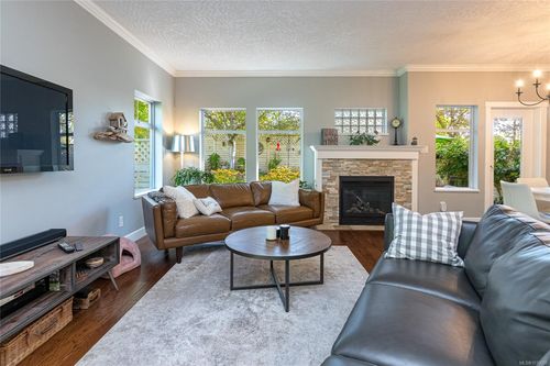 111-1110 Willow St, Victoria, BC, V8X3K2 | Card Image