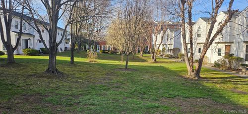 18 Village Ml, Haverstraw, NY, 10927-1062 | Card Image