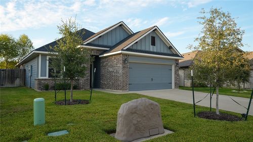 2113 Mountain Wind Loop, Bryan, TX, 77807-5125 | Card Image