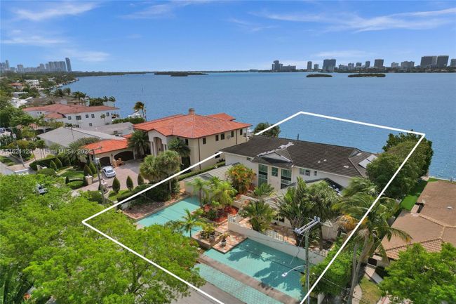 12455 Keystone Island Dr, House other with 7 bedrooms, 7 bathrooms and null parking in North Miami FL | Image 1