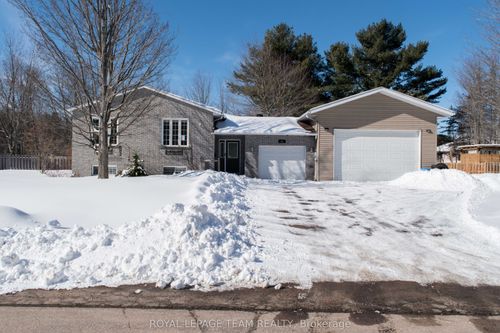 22 Ravenwood Cres, Petawawa, ON, K8H3M9 | Card Image
