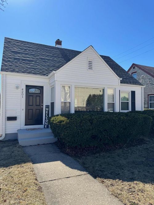4201 W Ruby Avenue, Milwaukee, WI, 53209 | Card Image