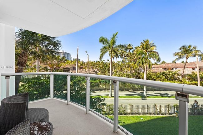 APT-226 - 19380 Collins Ave, Condo with 2 bedrooms, 2 bathrooms and null parking in Sunny Isles Beach FL | Image 11