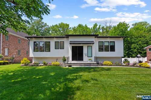 284 Castle Dr, Englewood Cliffs, NJ, 07632-1631 | Card Image