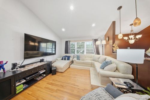 7 Dussenbury Dr, Florida, NY, 10921-1404 | Card Image