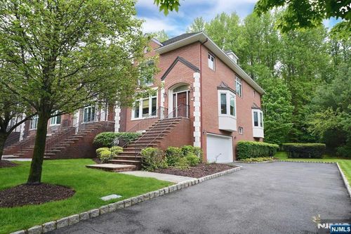 1 Candlewood Dr, Old Tappan, NJ, 07675-7055 | Card Image