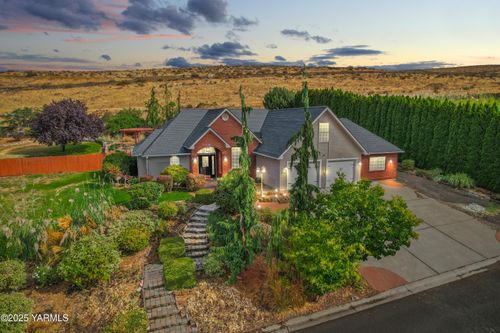 10709 Summitview Rd, Yakima, WA, 98908-8704 | Card Image