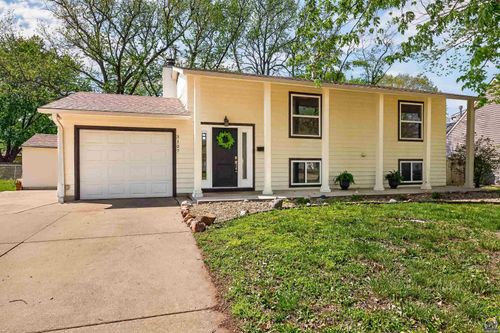 3107 Sw Mulvane St, Topeka, KS, 66611-2015 | Card Image