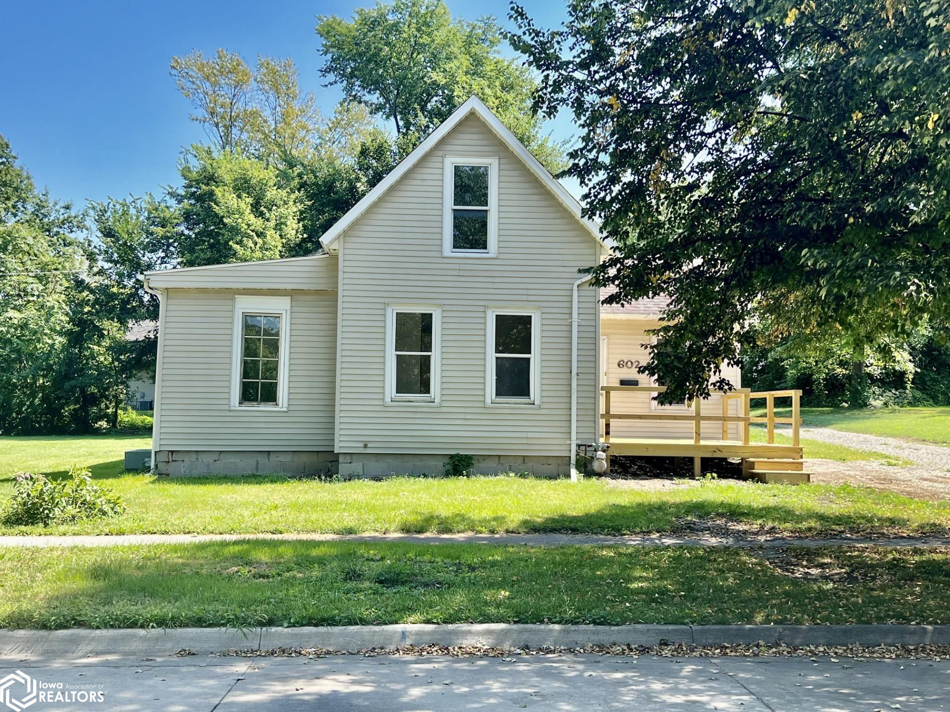 C St, Oskaloosa, IA 52577