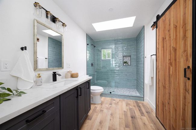Bathroom attached to the bedroom in apartment above the garage | Image 47