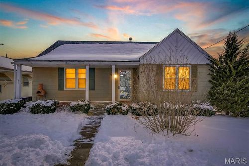 930 Ridgeway St, Ste Genevieve, MO, 63670-1114 | Card Image