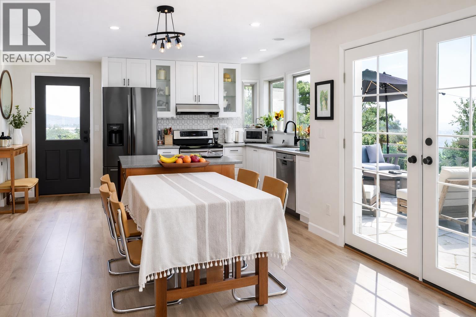 Residential in Halfmoon Bay 3
