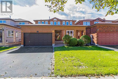 36 Purcell Square, Toronto (Steeles), ON, M1V3Y3 | Card Image