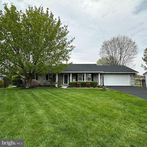 1019 Redwood Dr, Waynesboro, PA, 17268-8007 | Card Image