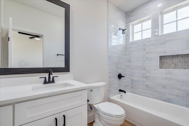 Full bathroom in the second bedroom | Image 23