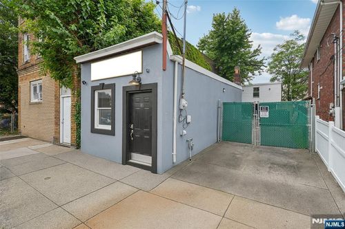 81 Jewell St, Garfield, NJ, 07026-3751 | Card Image