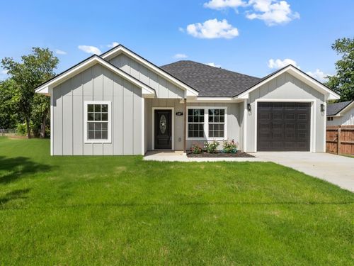 207 N Harrison St, Mcgregor, TX, 76657-1121 | Card Image