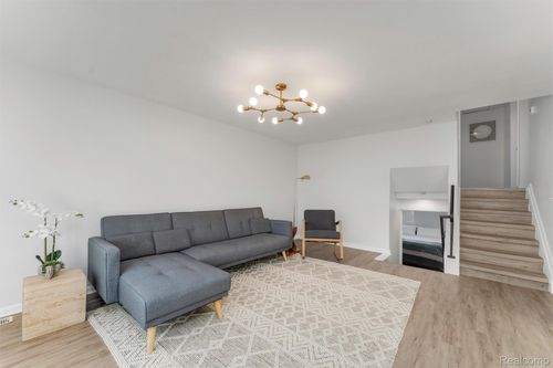 213 N Gainsborough Ave, Royal Oak, MI, 48067-4217 | Card Image