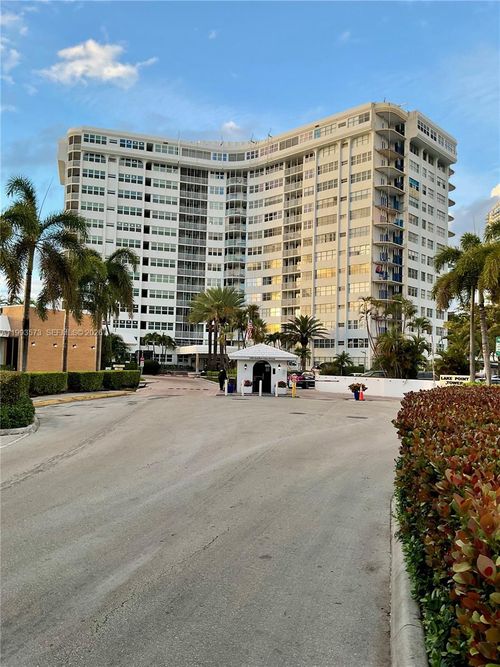 814-100 Golden Isles Dr, Hallandale Beach, FL, 33009-5824 | Card Image