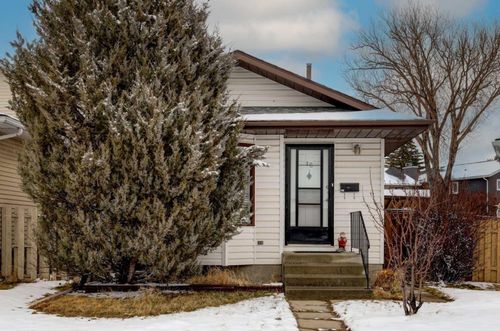 16 Martingrove Mews Ne, Calgary, AB, T3J2S9 | Card Image