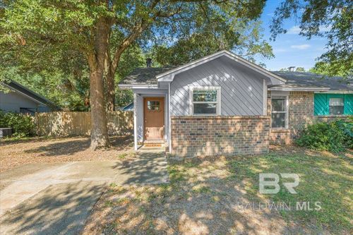 6205 Forest Pines Dr, Pensacola, FL, 32526-9004 | Card Image